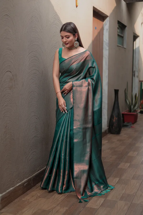 Rama_Green_Kanjivaram_Silk_Saree_with_Heavy_Copper_Zari_Work_-_Timeless_Elegance_With_Blouse_Piece_Attached